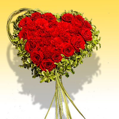 Cuore di rose rosse dedicato alla festa della mamma
