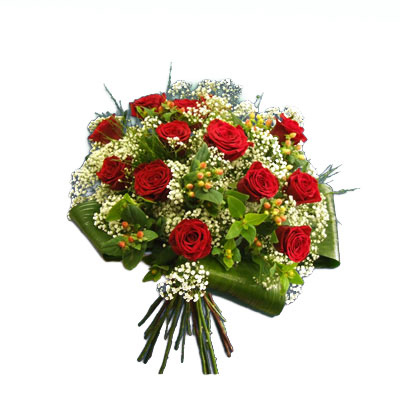 Bouquet di rose rosse  e hipericum