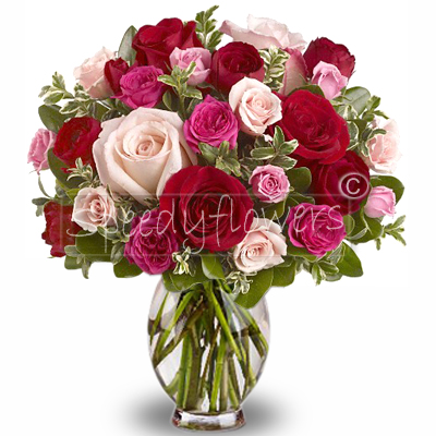 Delizioso bouquet di roselline miste rosse e rosa