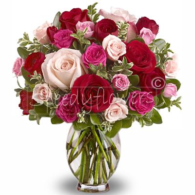 Delizioso bouquet di roselline miste rosse e rosa